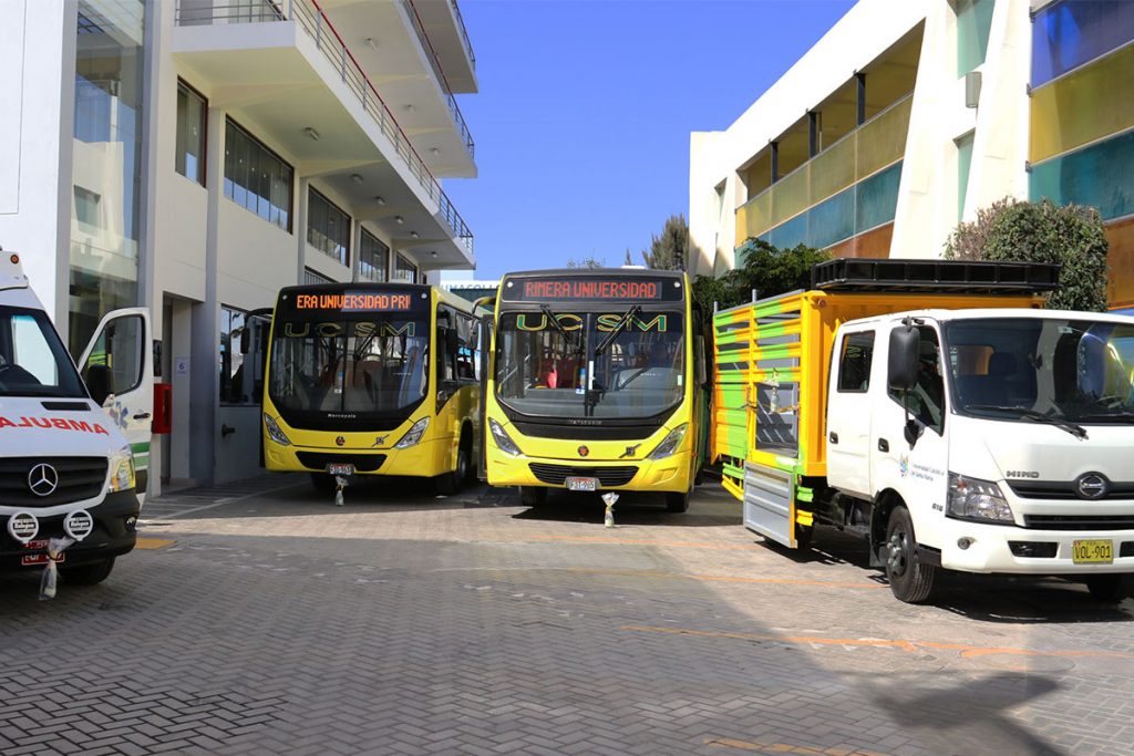 ucsm-adquirio-nueva-flota-de-buses-y-unidad-medica-para-atender-a-16-mil-estudiantes_0000_img_2025